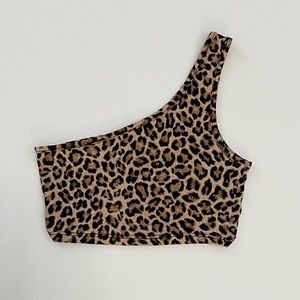 one shoulder leopard print crop top